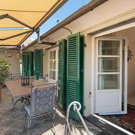 Attico Palazzo Giustiniani Panzió 3*